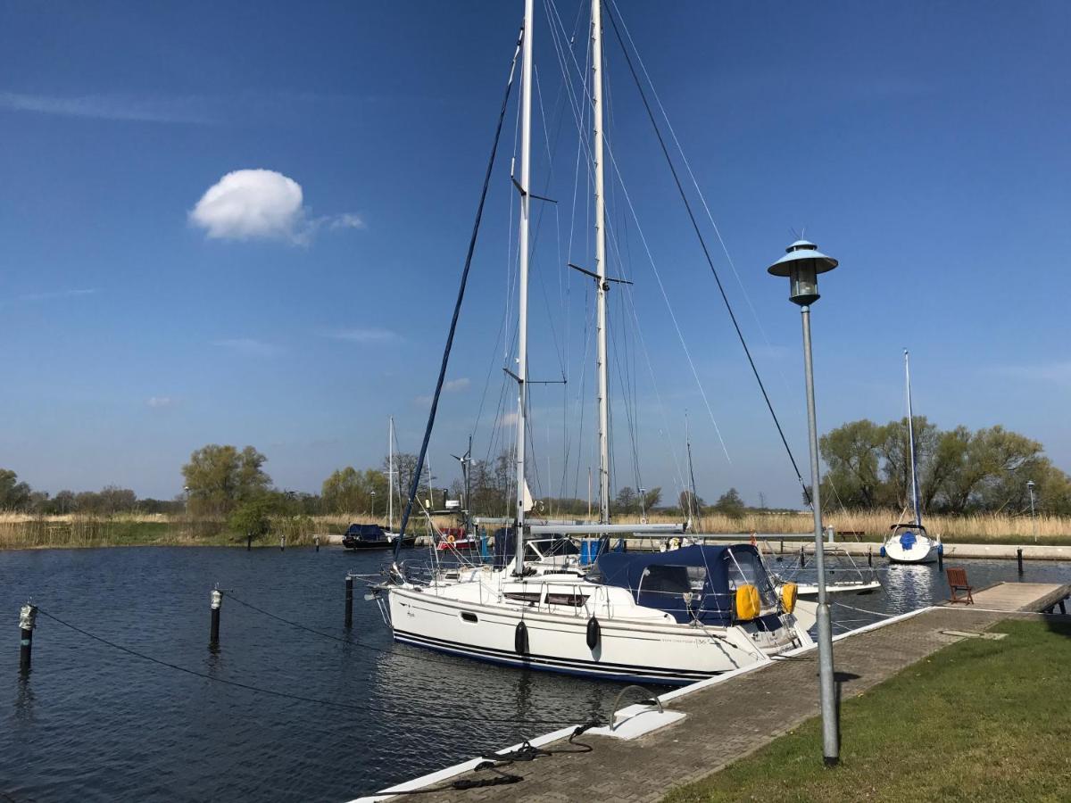 Blick Auf Yachthafen An Der Ostsee Ueckermünde Exteriér fotografie